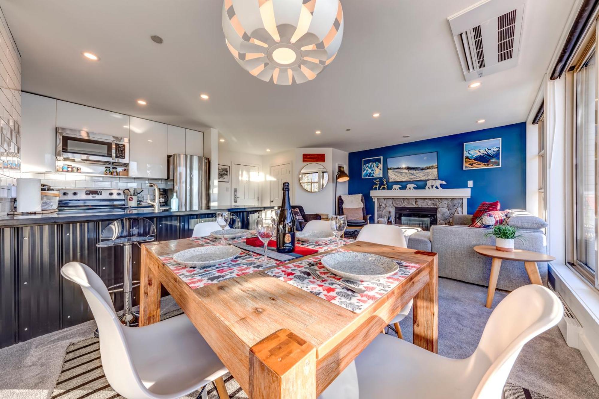 The Lookout Penthouse // A Luxe Suite In Whistler Eksteriør billede