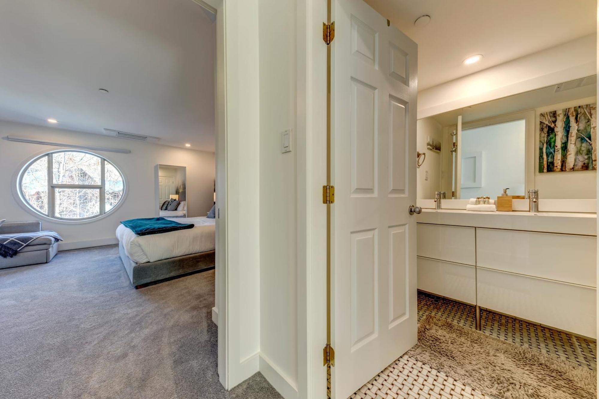 The Lookout Penthouse // A Luxe Suite In Whistler Eksteriør billede