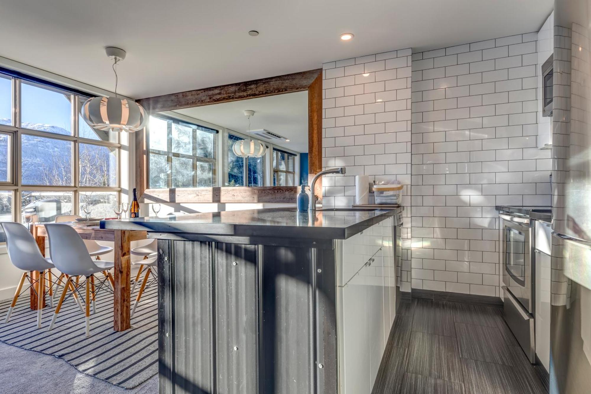 The Lookout Penthouse // A Luxe Suite In Whistler Eksteriør billede