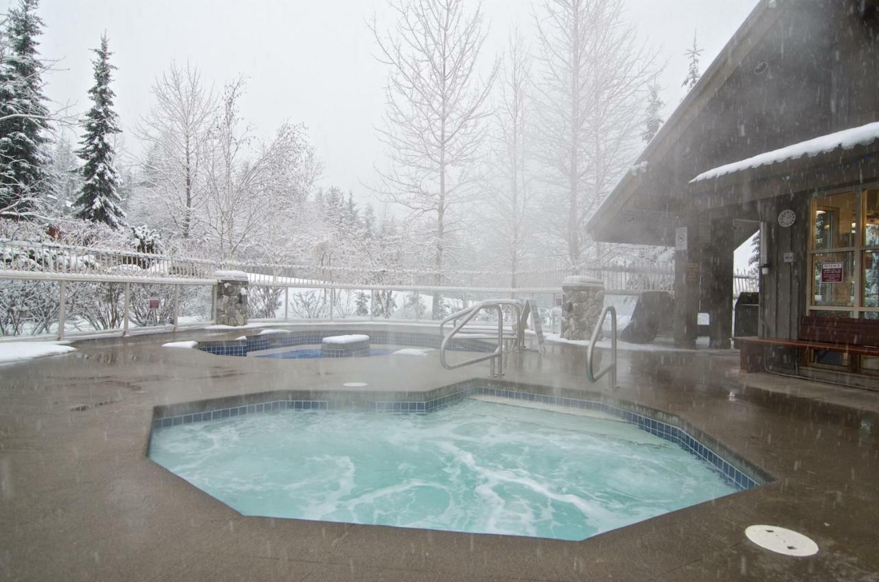 The Lookout Penthouse // A Luxe Suite In Whistler Eksteriør billede